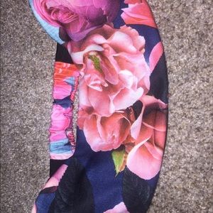 Reversible flower and black headband